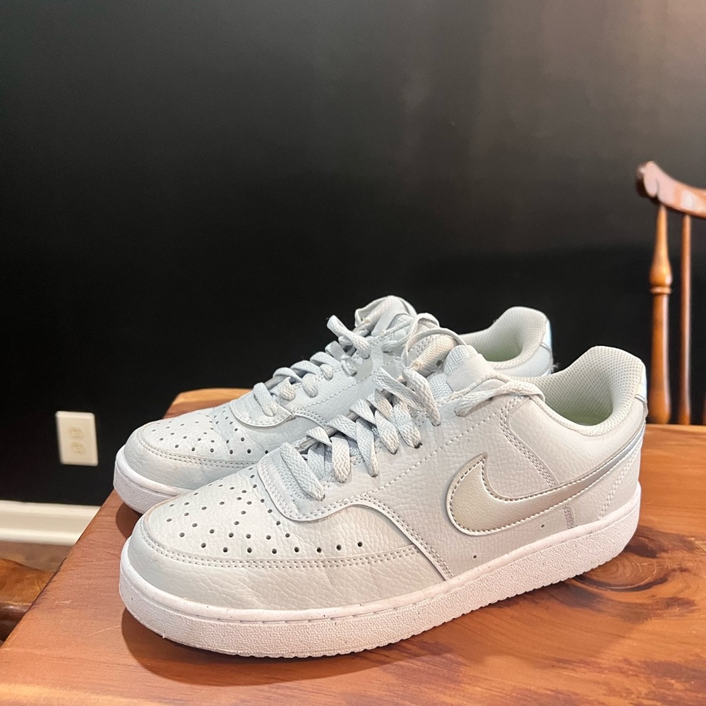 Nike Light Gray Sneakers - Picture 2 of 6